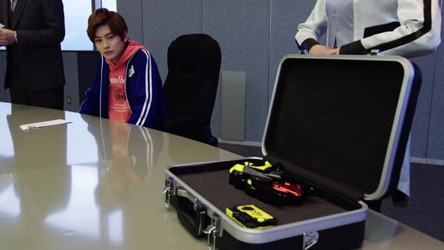S01:E01 - I’m the President and a Kamen Rider