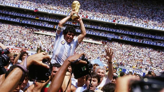 S01:E03 - Homage | Maradona & Cantona
