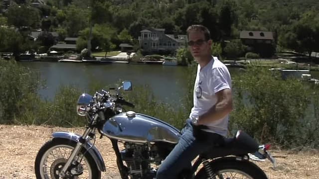 S01:E10 - Atlantis Motorsport & Elvis the Wheelie King