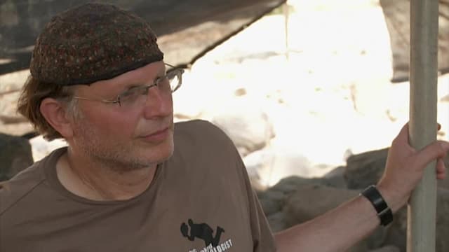 Watch The Naked Archaeologist S03 E10 The First Supper Free TV