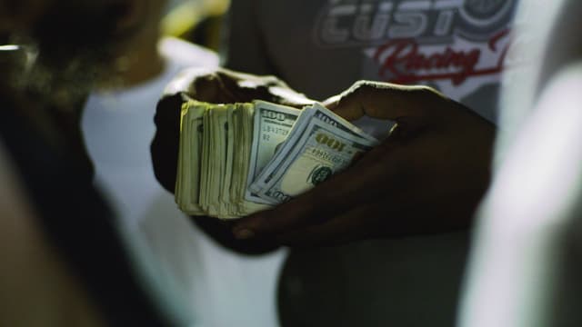 S01:E06 - It's All About the Money