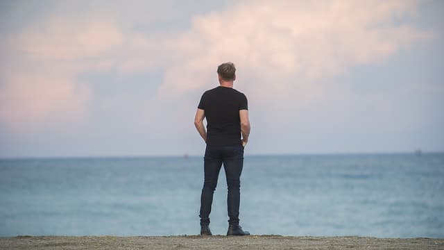 S01:E02 - Keating Hotel