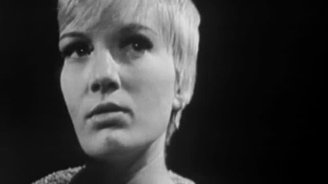 S02:E17 - Box of Tricks