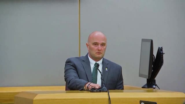 S01:E16 - Roy Oliver