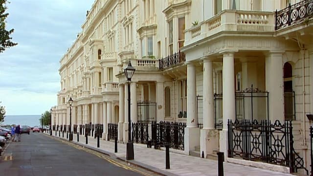 S01:E05 - Brighton