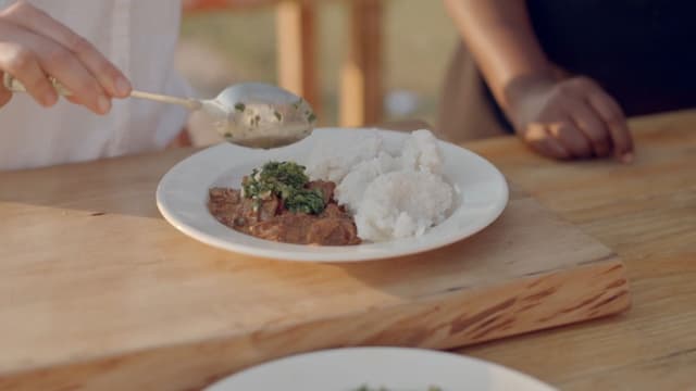 S01:E05 - Sheila's Dinner - Antelope Park, Zimbabwe