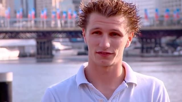 S01:E01 - Sydney Sizzles