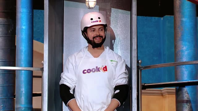 S01:E13 - School Cafeteria