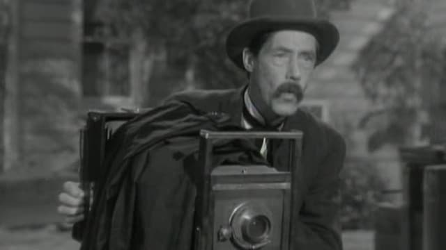 S01:E18 - The Photographer