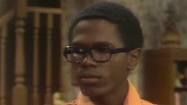 S02:E13 - The Yard Sale