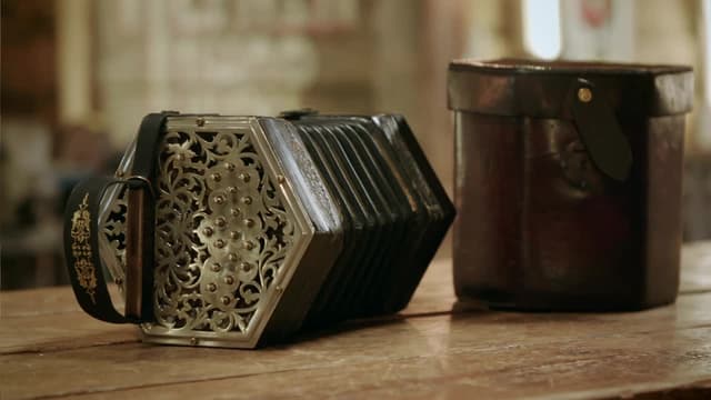 S04:E15 - Concertina, Vintage Jigsaw, Cocktail Table