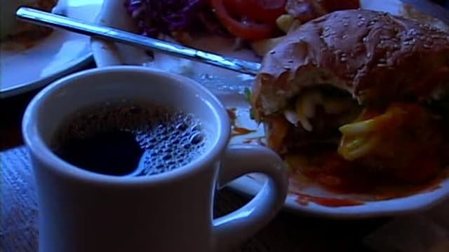 S02:E02 - Murder on the Menu / Traces of Murder