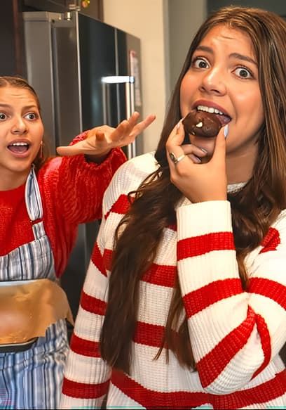 S01:E10 - Christmas Cookie Bake-Off Challenge - Sister Baking Competition poster