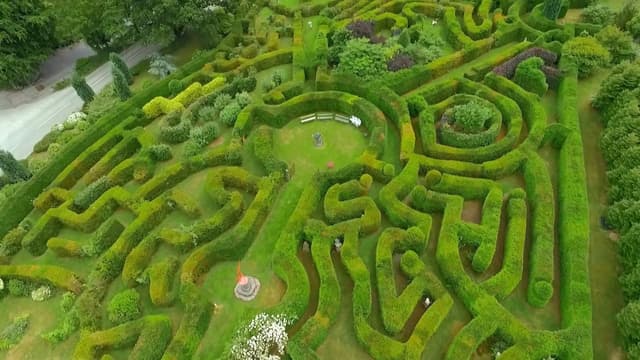 S01:E03 - Burton Bradstock, Dolgarrog, Llangwm, Mousehole