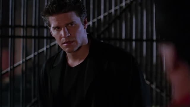 S01:E01 - City of Angels
