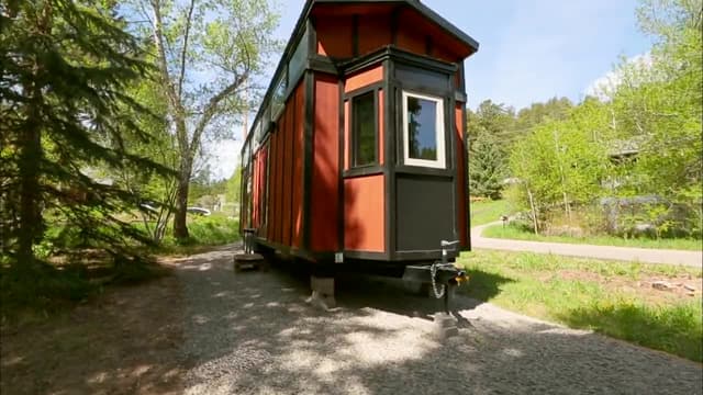 S01:E07 - Colorado Cottage-on-Wheels