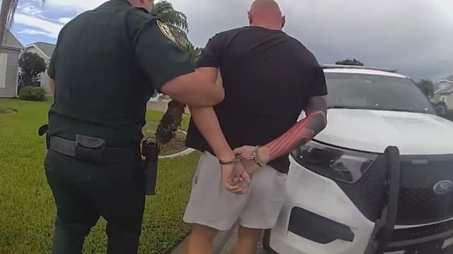 S01:E16 - Cocky Florida Man