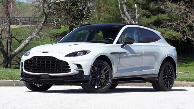 S42:E36 - 2023 Aston Martin DBX