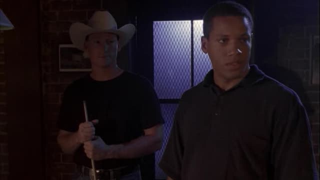 S01:E07 - Reunion / Neighborhood Watch