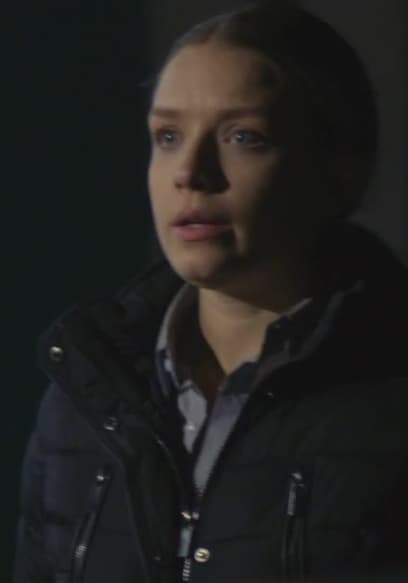 S01:E01 - Target on Her Back poster