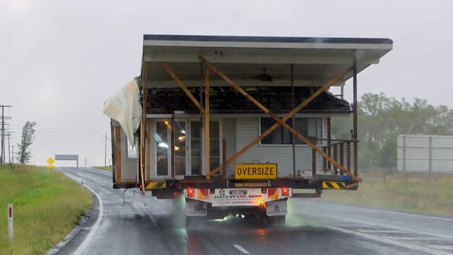 S06:E06 - Transport Police Tension