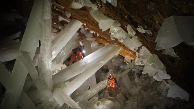 S09:E01 - Forbidden Caves