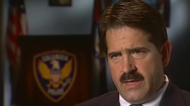 S10:E24 - Placas y mentiras