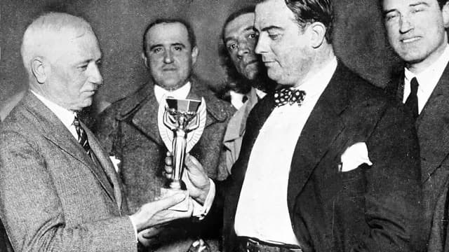 S01:E08 - Where Is the Jules Rimet Trophy?