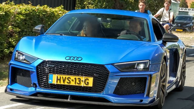 S01:E02 - Supercars Arriving With Full-Throttle Accelerations