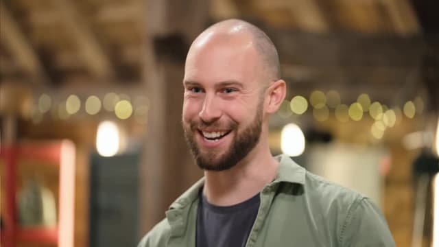 S08:E52 - Panther Poster, Garden Bee, Twin Lens Camera