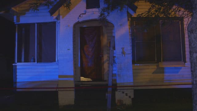 S08:E11 - Among Friends