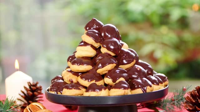 S01:E08 - The Spectacular Chocolate Profiteroles Tower