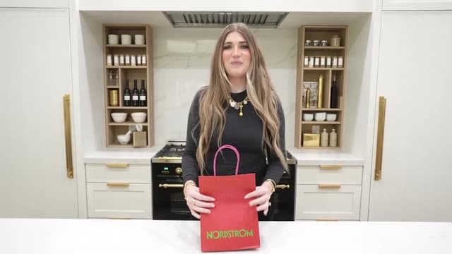 S03:E11 - $1 Bag vs. $10,000 Bag