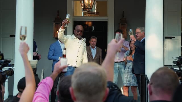 S01:E06 - Making History