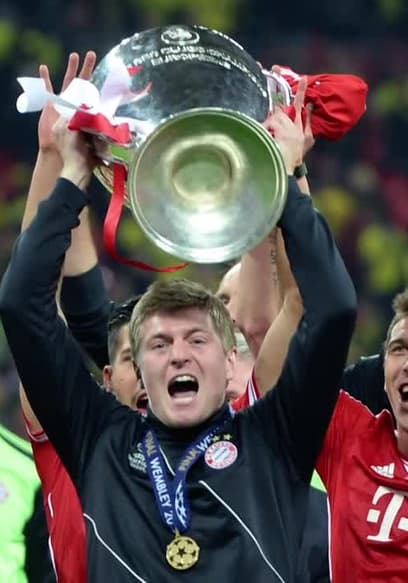 S01:E10 - Schweinsteiger vs Kroos poster