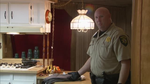 S03:E06 - A Day at the Drug House