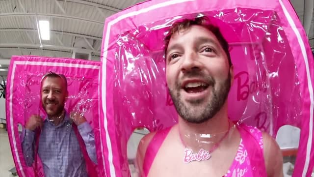 S01:E17 - Barbie vs. Ken in S.K.A.T.E. / Worst Skate Spot