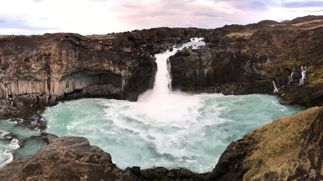 S01:E01 - Iceland