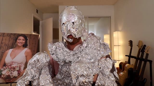 S01:E18 - Cheap Halloween Costume Ideas, Makeup, and Haunted Houses
