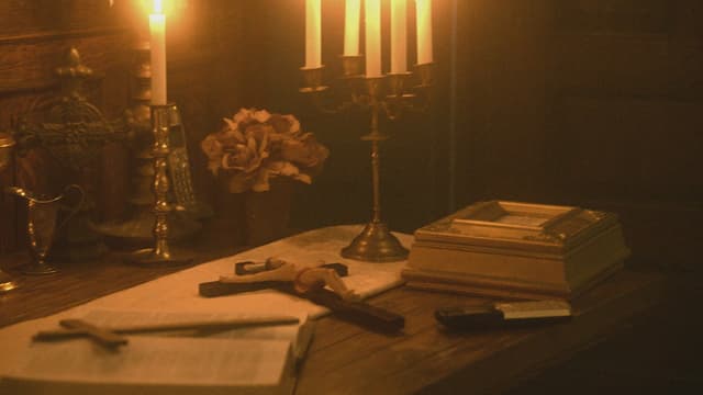 S01:E03 - Mannequin Mayhem/The Voice/Someone to Watch Over Me