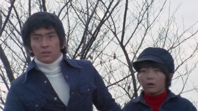 S01:E45 - The Terrifying Saucer Creature Series! The Ghost Girl