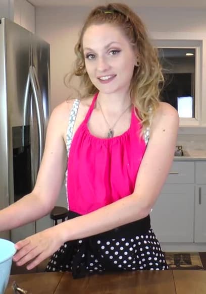 S01:E03 - Fresh Produce and Banana Bread With Haylee poster