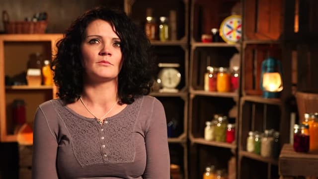 S02:E04 - Mother Schmucker's B and B