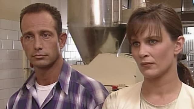 S03:E02 - Stop for a Bite
