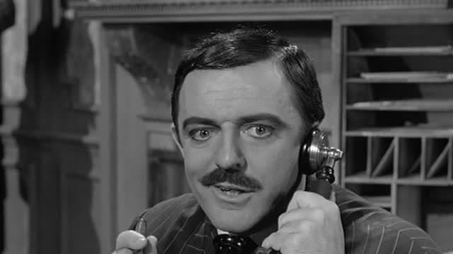 S01:E26 - Morticia, the Breadwinner