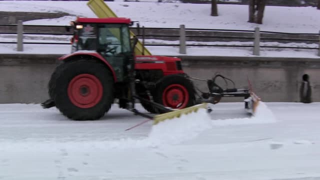 S02:E225 - World's Longest Skating Rink