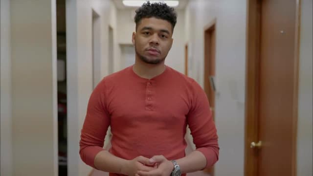 S09:E04 - A Shot in the Crowd