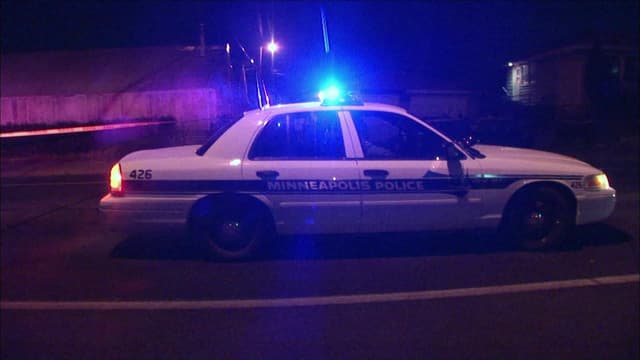 S08:E09 - Live Bait / Drama at the Classic