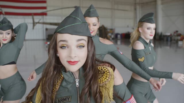 S05:E36 - Throwback Tuesday: Kendall and Jill