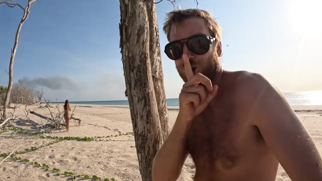 S01:E08 - Extreme Wildlife While Living at Sea: Crocodile Island